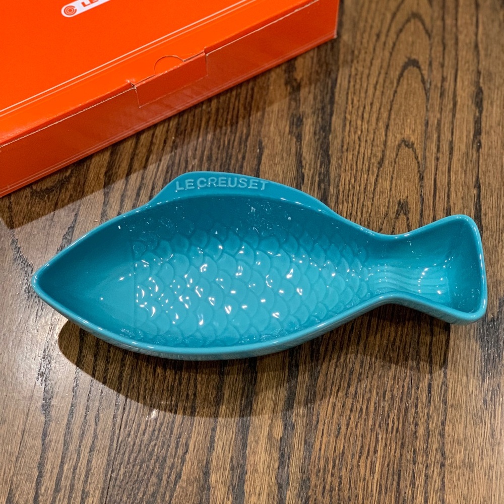 New Le Creuset Medium Fish Dish in Caribbean